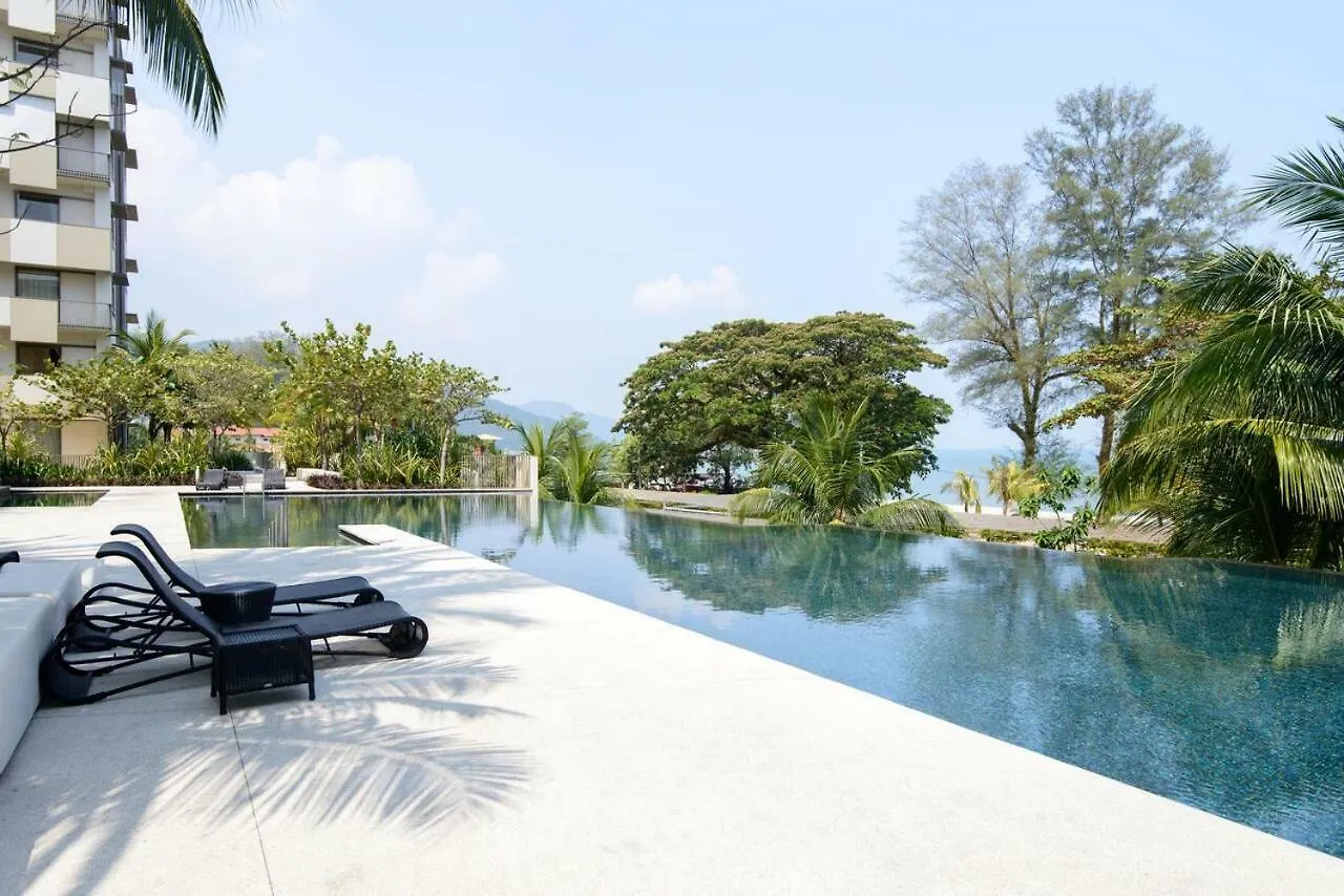 By The Sea Beach Front Apartment Batu Feringgi