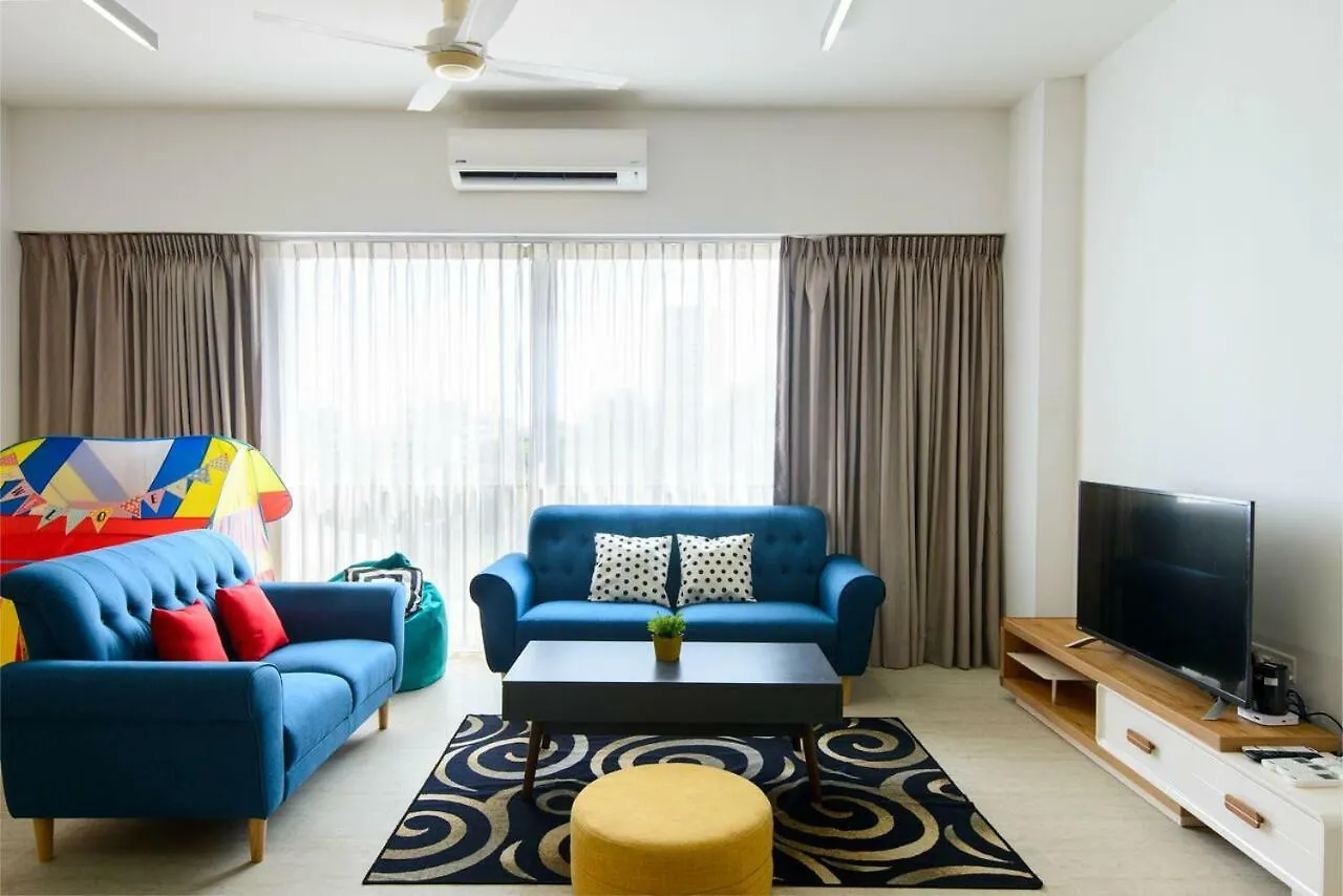By The Sea Beach Front Apartment Batu Feringgi
