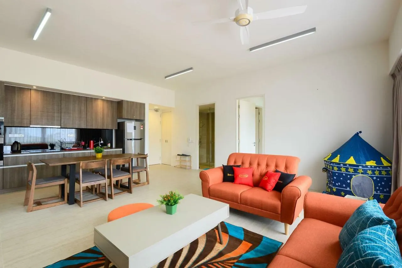 By The Sea Beach Front Apartment Batu Feringgi