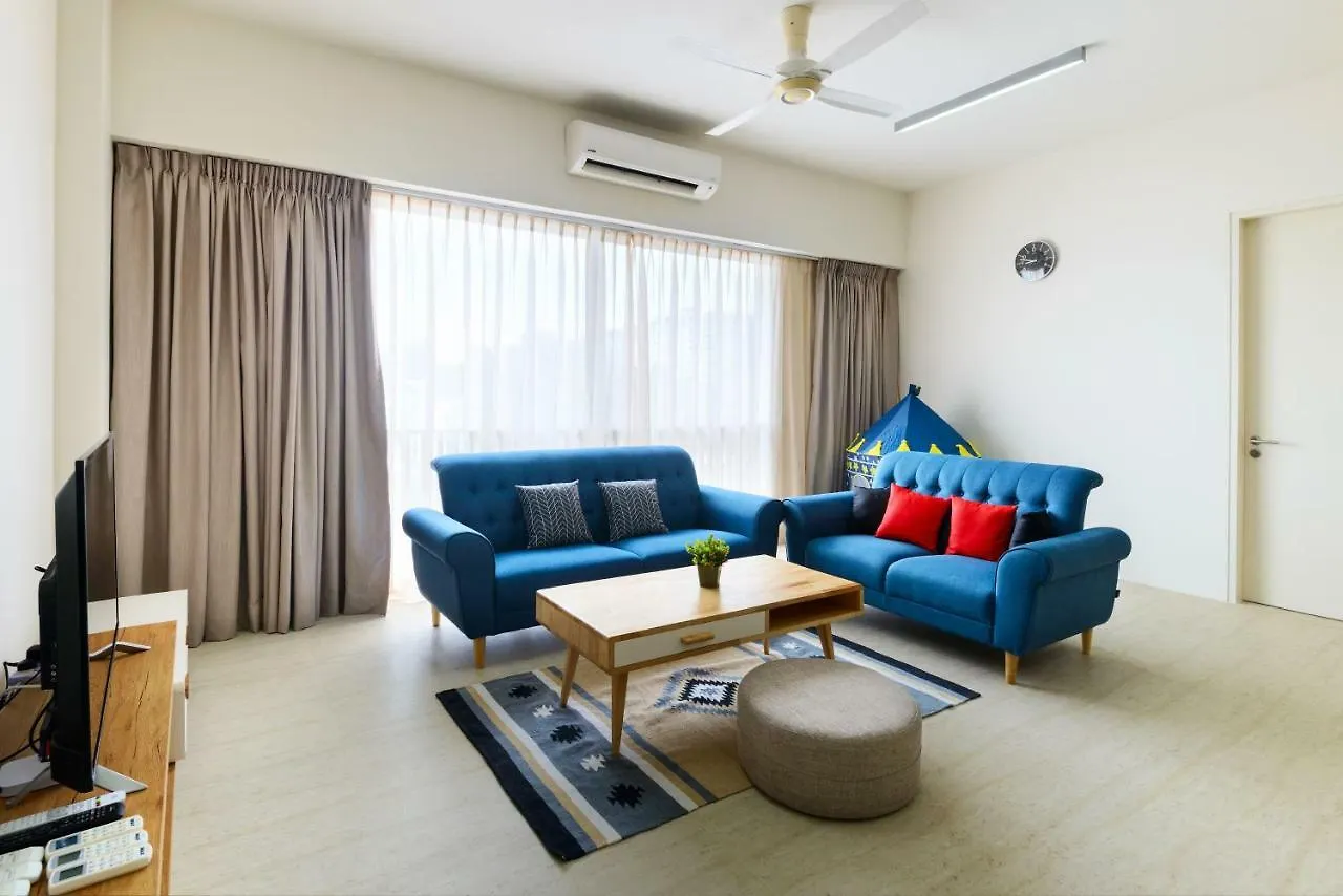 By The Sea Beach Front Apartment Batu Feringgi