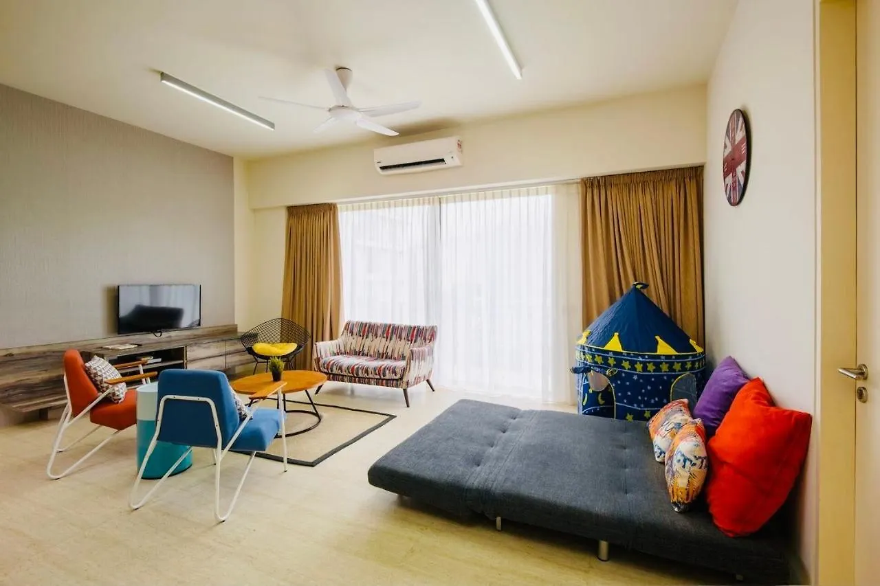 By The Sea Beach Front Apartment Batu Ferringhi