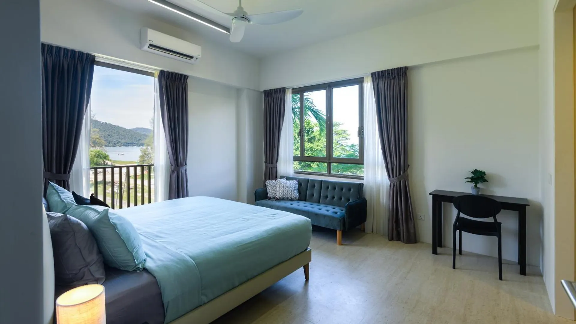 By The Sea Beach Front Apartment Batu Ferringhi