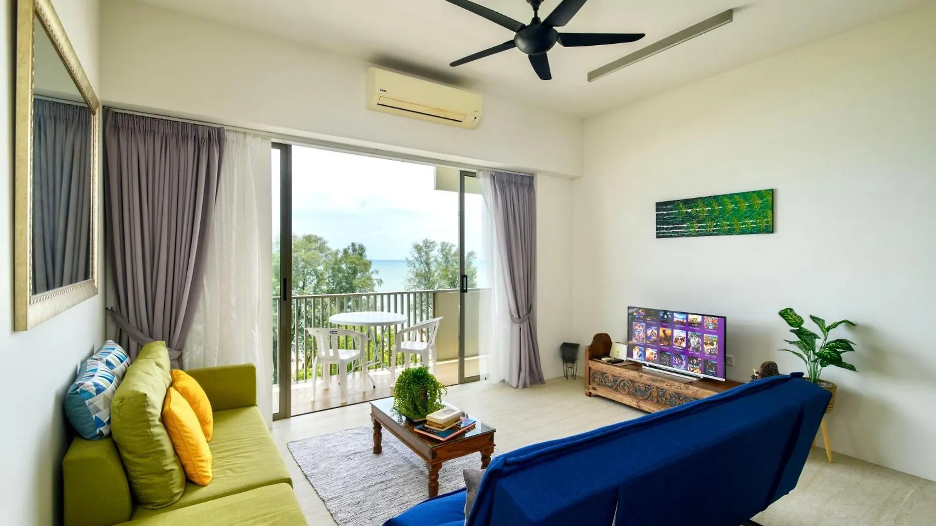 By The Sea Beach Front Apartment Batu Ferringhi
