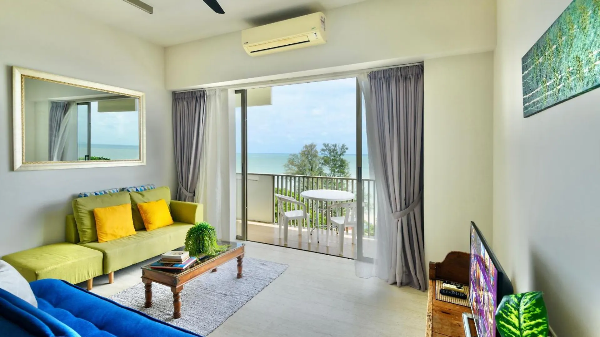 By The Sea Beach Front Apartment Batu Ferringhi