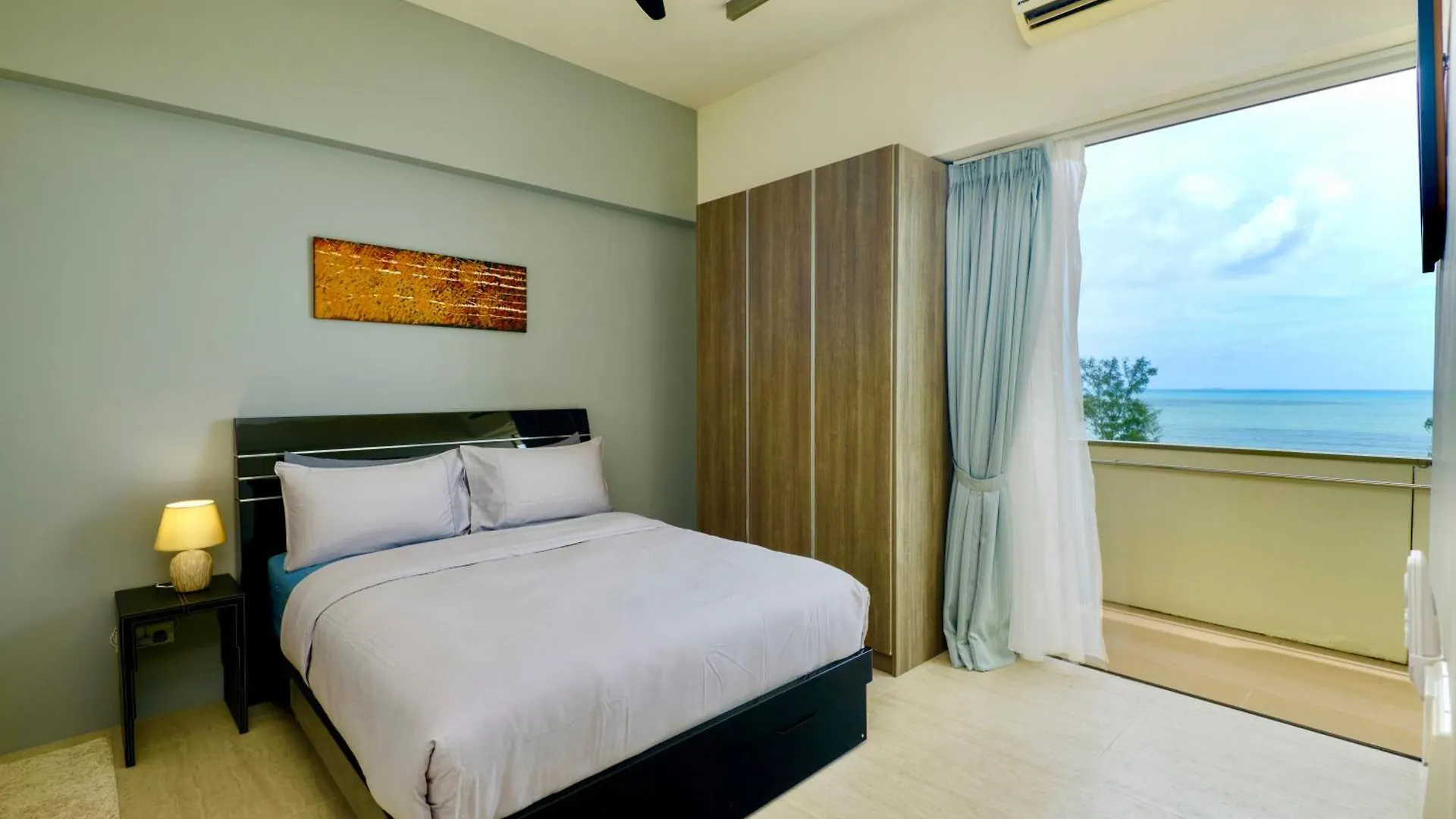 By The Sea Beach Front Apartment Batu Ferringhi Malasia